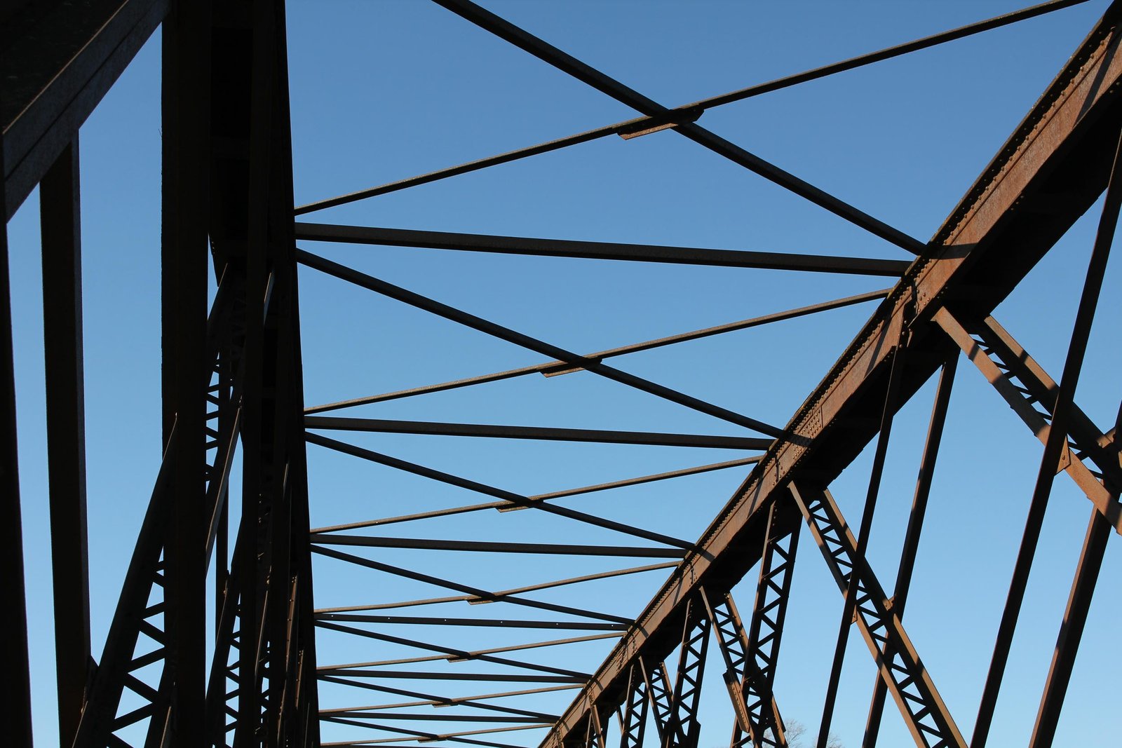 Upper lateral bracing, north span
